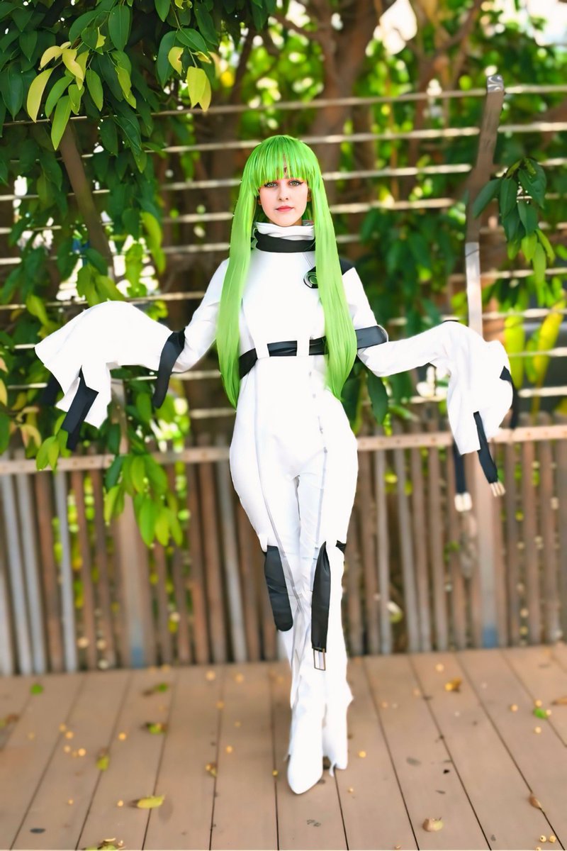 Dakiyumecosplay's tweet image. “Cuando tus sentimientos personales se cruzan contra la voluntad del mundo. Se te considera una existencia nublada… y sin sentido”. 

- C.C, Code Geass - 💚✨

📸: jorge_photography5 (ig)
Edit: Me &amp;lt;3
Cosplay: @miccostumes 

#cc #cccodegeass #codegeass #cccosplay #cosplay