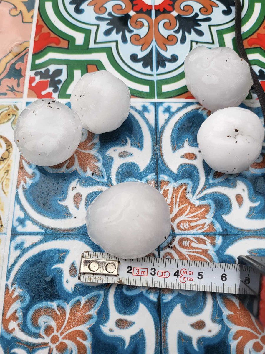 🔴 En direct de Robiac près de Bessèges dans le Nord du #Gard ! Violent #orage de #grêle en cours !