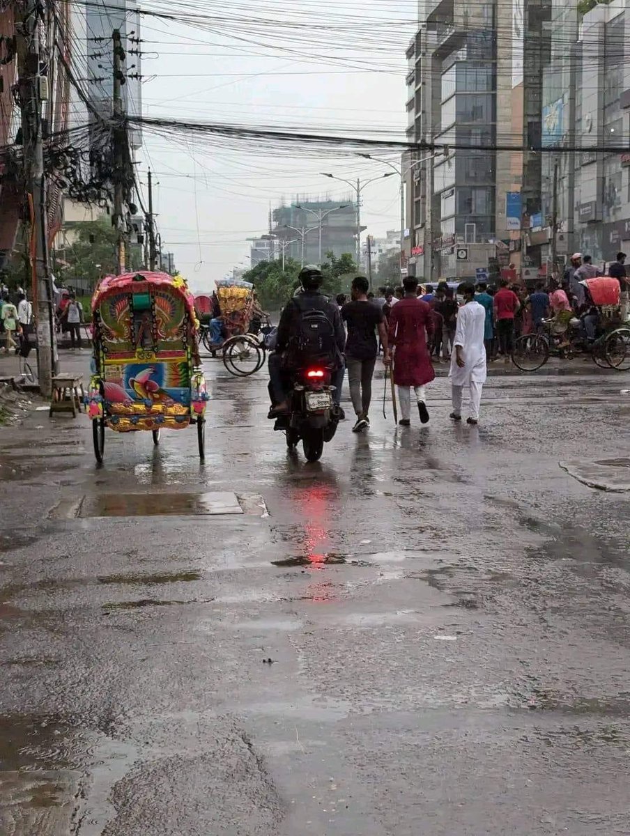 Sajidxyb's tweet photo. In case you need to know why cannot be friends with chattra league.
Uttara sector 11, road 5
2 august 2024
#BangladeshBleeding
#BangladeshQuothaMovement
#SaveBangladesiStudents
#StepDownHasina
#BangladeshUnderAttack
#StandAgainstInhumanity
#StandRedForStudents https://t.co/6PcNStsIGD