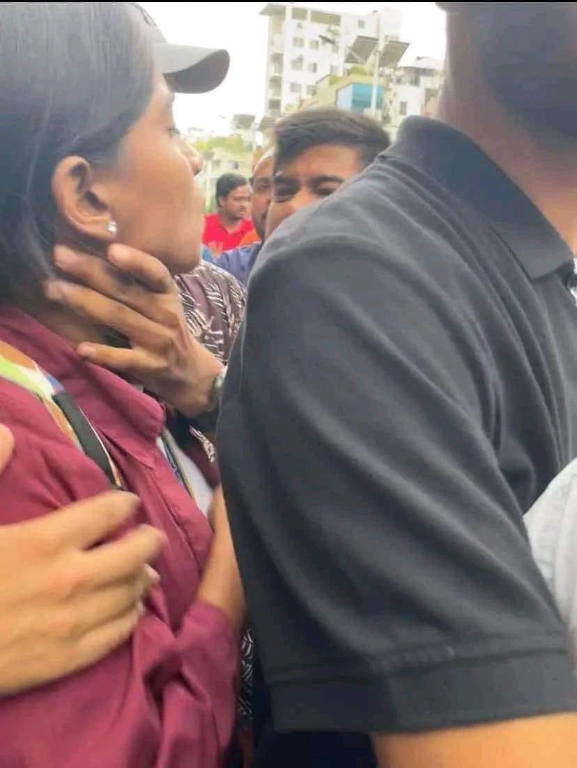 Sajidxyb's tweet photo. In case you need to know why cannot be friends with chattra league.
Uttara sector 11, road 5
2 august 2024
#BangladeshBleeding
#BangladeshQuothaMovement
#SaveBangladesiStudents
#StepDownHasina
#BangladeshUnderAttack
#StandAgainstInhumanity
#StandRedForStudents https://t.co/6PcNStsIGD