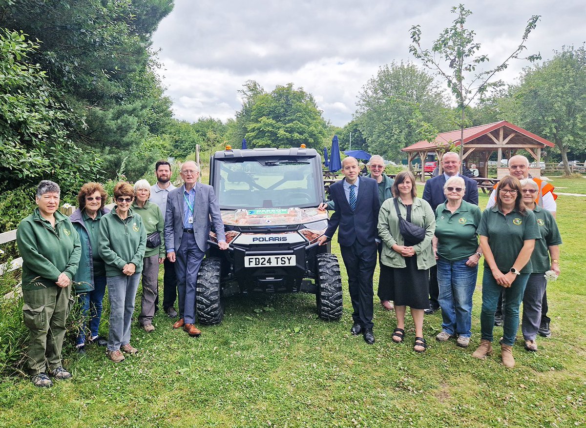 🔌💚If you've been to #RushcliffeCountryPark recently, you may have spotted our new electric buggies which are reducing their carbon dioxide emissions by 100 per cent!

Read more on the new vehicles which our park rangers and Friends volunteers are using: shorturl.at/pyeBa