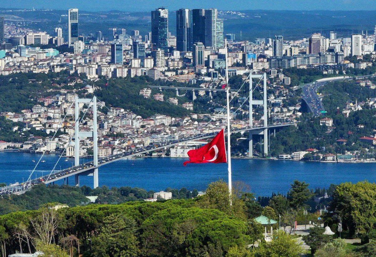 Sentletse's tweet photo. Turkey is flying flags at half-mast in honour of Hamas leader Ismail Haniyeh.

Turkish people also held a funeral prayer for assassinated Hamas leader. https://t.co/yaYHYjukTM