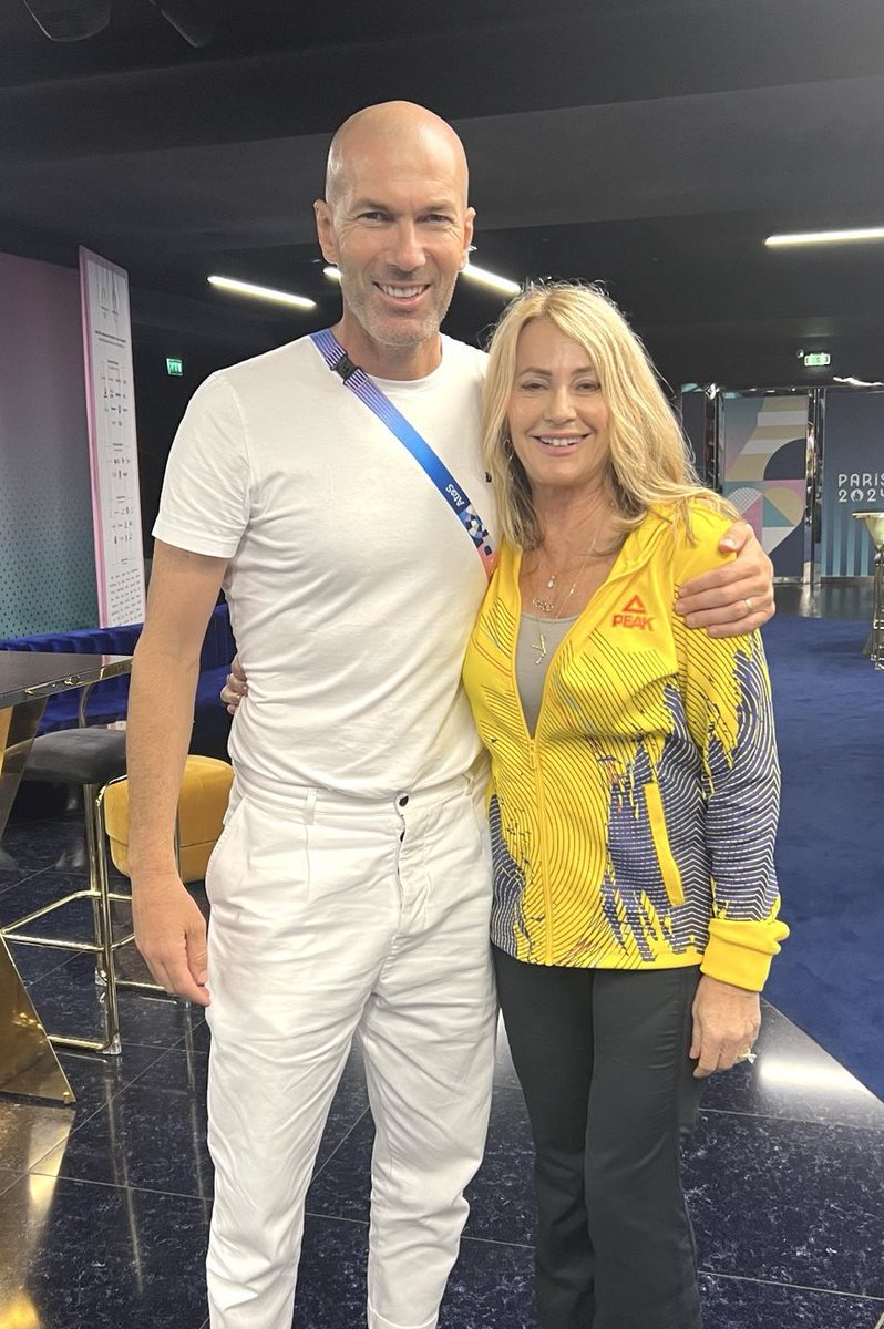 Zinedine Zidane y Nadia Comaneci. Ese es el tuit. ❤️