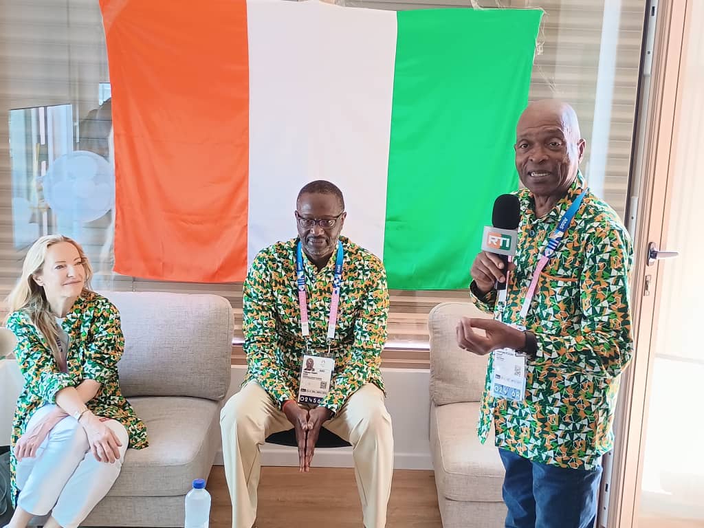 CivCno's tweet photo. Membre du CIO, membre de droit du CNO-CIV, l'ancien ministre du Plan et de la Planification ivoirien, Tidjane Thiam accompagné de son épouse, a rendu visite aux athlètes, jeudi 1er août, au village olympique à Saint-Denis.#Paris2024 #ParisOlympics2024 #Paris2024Olympic @Paris2024 https://t.co/xETovOkZJA