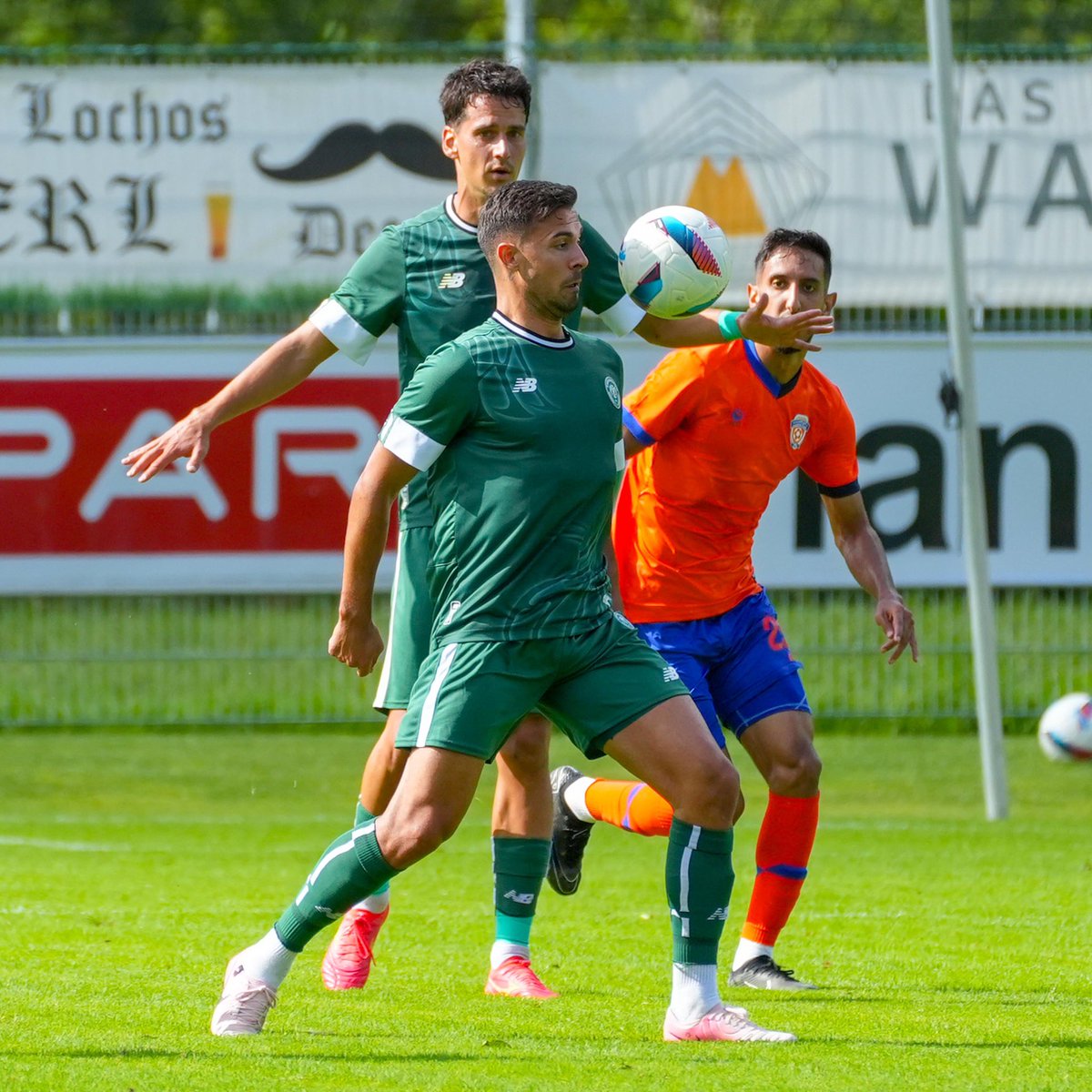 konyaspor's tweet photo. ⚽ İkinci yarı başladı. 

#Konyaspor 💚🤍 #SloveniaCamp https://t.co/RmXK72t4mx