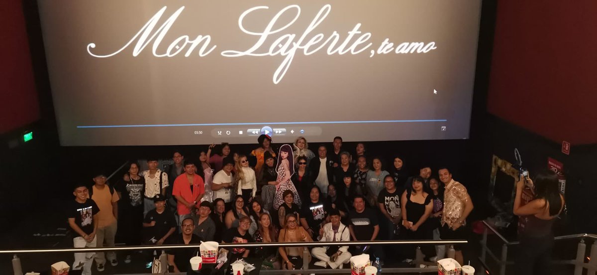 MonLaferteMty's tweet photo. El día de ayer viendo en el cine de MONterrey 
Estreno del documental @monlaferte 
“Mon laferte, te amo”
En donde hubo pasarela, rifas y diferentes actividades ❤️‍🔥 https://t.co/XDkPmVCgs5