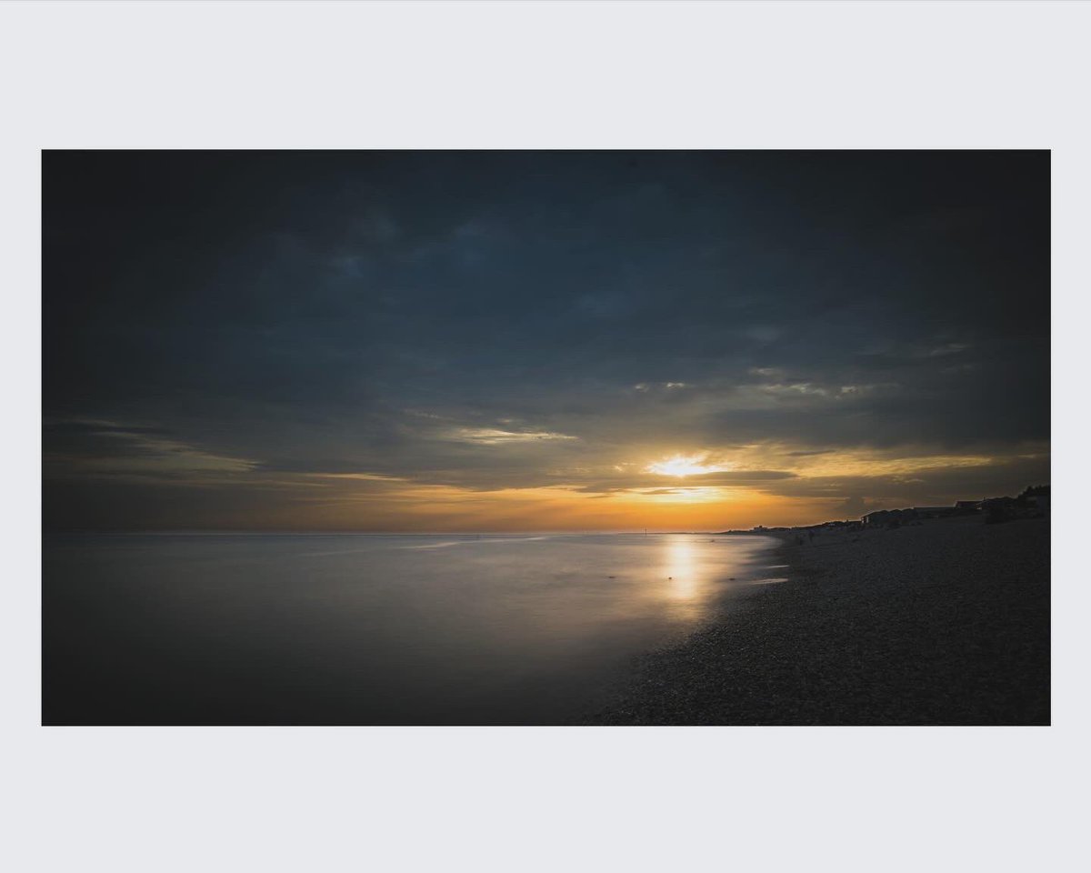 A fab wk enjoying the sunshine on East Wittering Beach. A chance for some nice landscape photos. Birding opportunities were limited to a bit of early morning Seawatch (Bottlenose dolphin a highlight). Garden ☑️ included migrating Redstart, Willow Ws &amp; Spot fly.