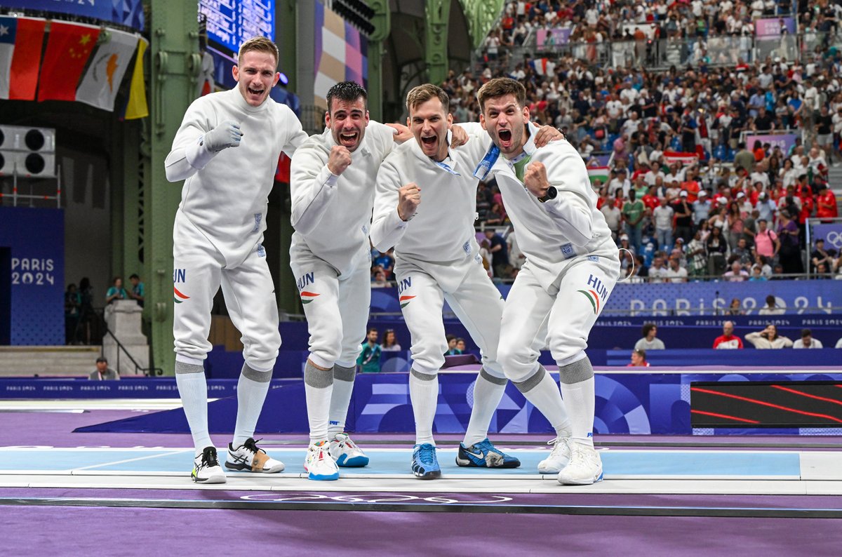 FIE_fencing's tweet image. Team Hungary 🇭🇺 wins a spot in the final of the men's team epee event at the Paris 2024 Olympic Games! ⚔️🔥 They beat team France 🇫🇷 45-30.

@Olympics @Paris2024  #fencing #RoadToParis #OlympicGames #Olympics #Paris2024 

📸 © FIE 2024/Augusto Bizzi &amp;amp; Eva Pavia