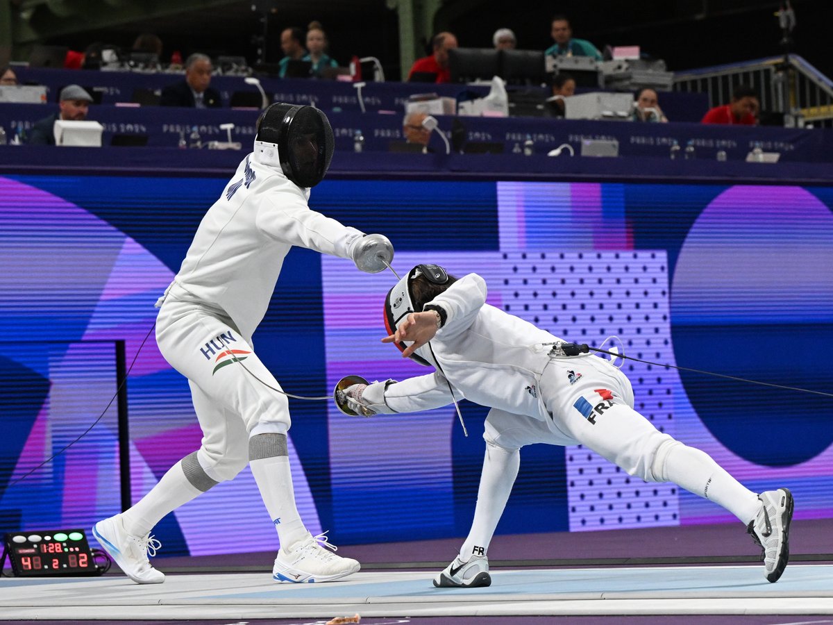 FIE_fencing's tweet image. Team Hungary 🇭🇺 wins a spot in the final of the men's team epee event at the Paris 2024 Olympic Games! ⚔️🔥 They beat team France 🇫🇷 45-30.

@Olympics @Paris2024  #fencing #RoadToParis #OlympicGames #Olympics #Paris2024 

📸 © FIE 2024/Augusto Bizzi &amp;amp; Eva Pavia