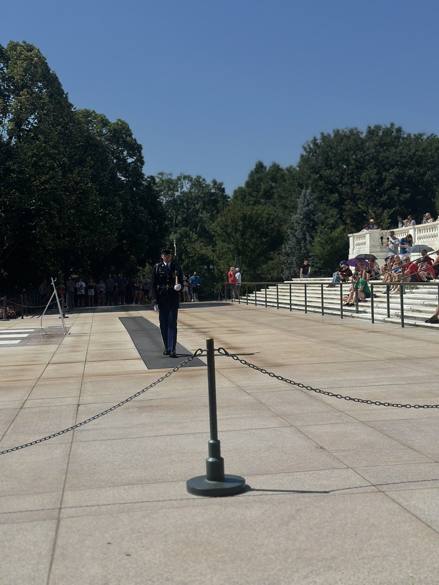 Amazing seeing our country’s soldiers protecting the tomb of the unknown solider