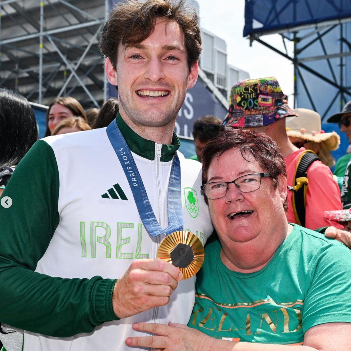 That's one proud mammy! Paul O'Donovan and his mother Trish celebrating his Olympic gold 🥇 #Paris2024 #Olympics