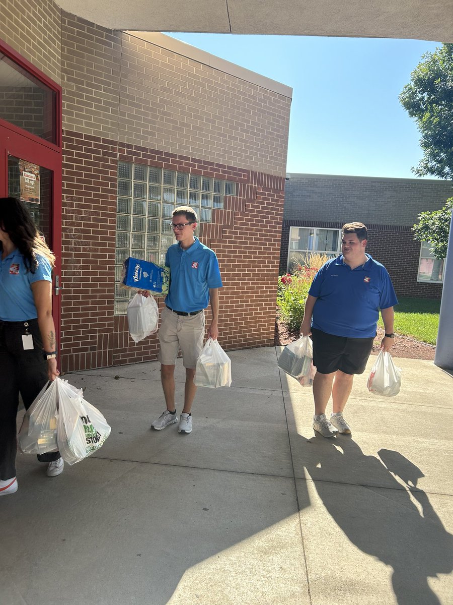 andreasen_mike's tweet photo. Thank you @ktivnews for your donation to Harney students!! @ElemHarney @SSCcardinalNews https://t.co/mEolRlcVV0