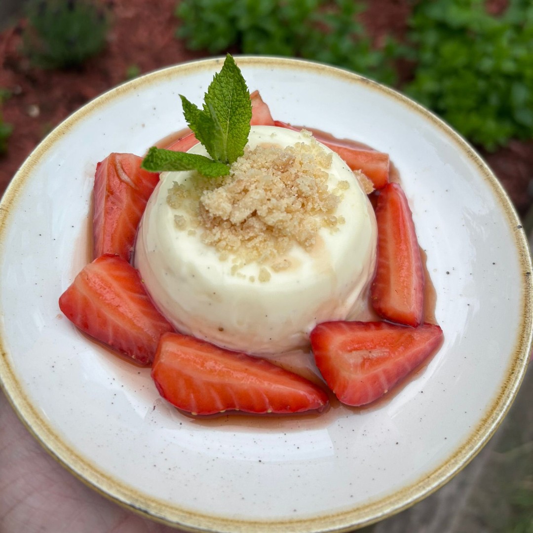 Buttermilk Panna Cotta 🍓🍮
marinated strawberries, shortbread crumb

Tuesday - Saturday, 12pm - 2pm
Wednesday - Saturday, 6pm - 10pm🍴

Book a table: okn1.co.uk/reservations

#okn1 #foodie #restaurant #london #shoreditch #hoxton #meal #dinner #lunch #smallplates #trending