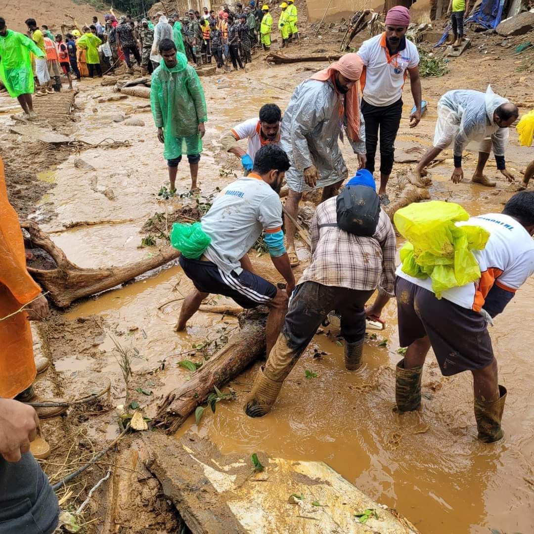 shivprakashbjp's tweet image. सेवा है यज्ञ कुंड समिधा सम हम जले।

@RSSorg
#WayanadLanslide 
#Wayanad