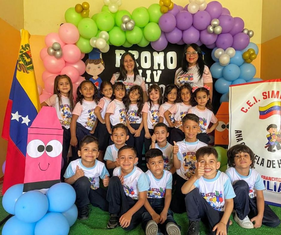 Centro de Desarrollo de la Calidad Educativa Zulia (@cdcezulia) on Twitter photo ¡Generación de relevo!
La muchachada del parroquia San Francisco, vivió sus actos de graduación con la alegría de una meta superada, asumiendo a su vez el compromiso de ser la esperanza y el futuro de la Venezuela Potencia.
#MujeresPorLaPaz
<a href="/NicolasMaduro/">Nicolás Maduro</a>
<a href="/_LaAvanzadora/">Yelitze Santaella</a> ¡Generación de relevo!
La muchachada del parroquia San Francisco, vivió sus actos de graduación con la alegría de una meta superada, asumiendo a su vez el compromiso de ser la esperanza y el futuro de la Venezuela Potencia.
#MujeresPorLaPaz
<a href="/NicolasMaduro/">Nicolás Maduro</a>
<a href="/_LaAvanzadora/">Yelitze Santaella</a>