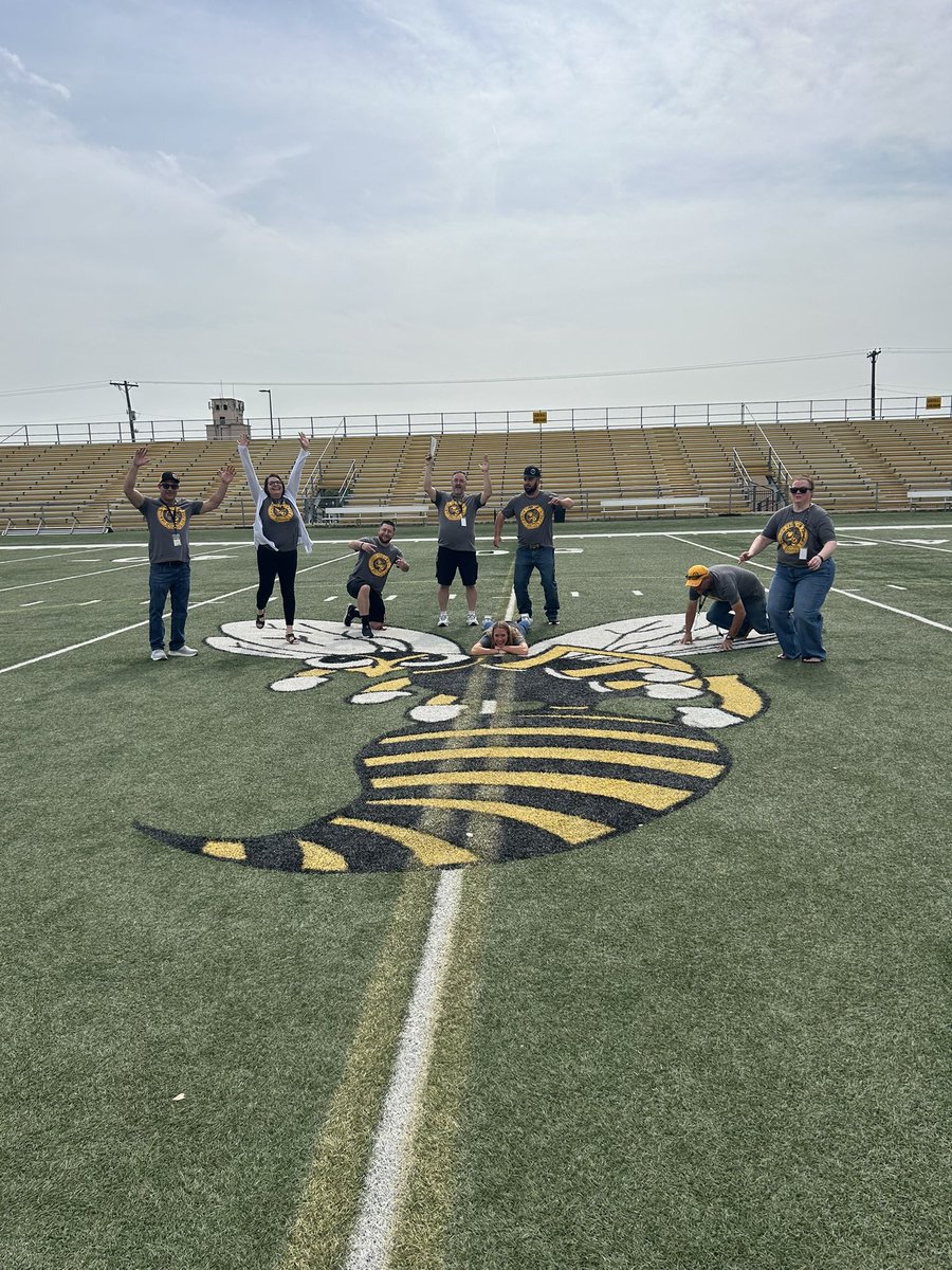 Showing our Jacket Pride on the 50 yard line! IT’S GREAT TO BE A YELLOWJACKET!!! 💛🖤 #dhs2 #bettertogether #goyellowjackets