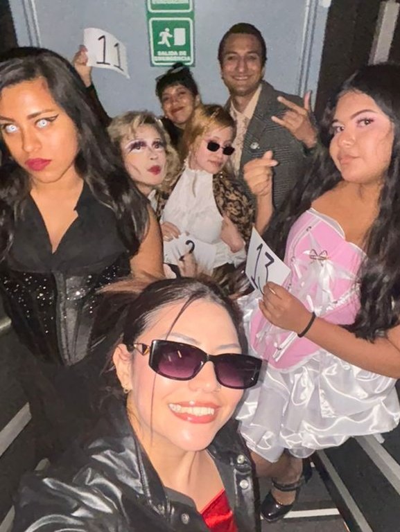 marrock_er1's tweet photo. @MonLaferteMty @monlaferte Y tú atuendo Autopoiético Superior 😍 https://t.co/XR3nEV2LQ0