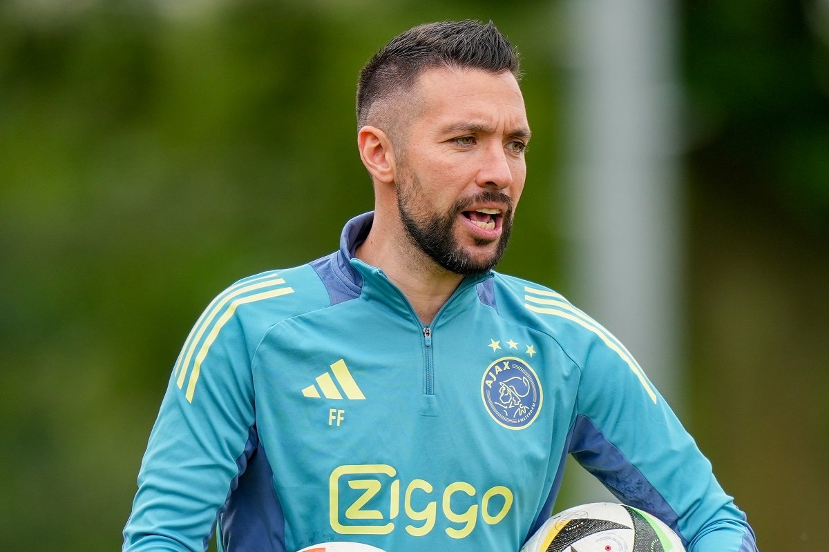 Soofslab's tweet image. Nou stel dat er niemand meer bij komt. Laten we dan achter het team gaan staan. #Farioli laat ze beter spelen. En met #Baas #Janse en Bertje hebben we iniedergeval een paar spelers erbij. Kom op we kunnen het💪💪 #ajax