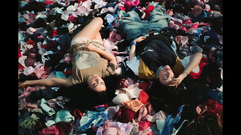 omgblog's tweet photo. OMG, new music: Charli and Billie pair for GUESS Remix video https://t.co/CqrF828v16 #Celebs #Lesbionic #LGBTQ https://t.co/TsN0aj3wJY