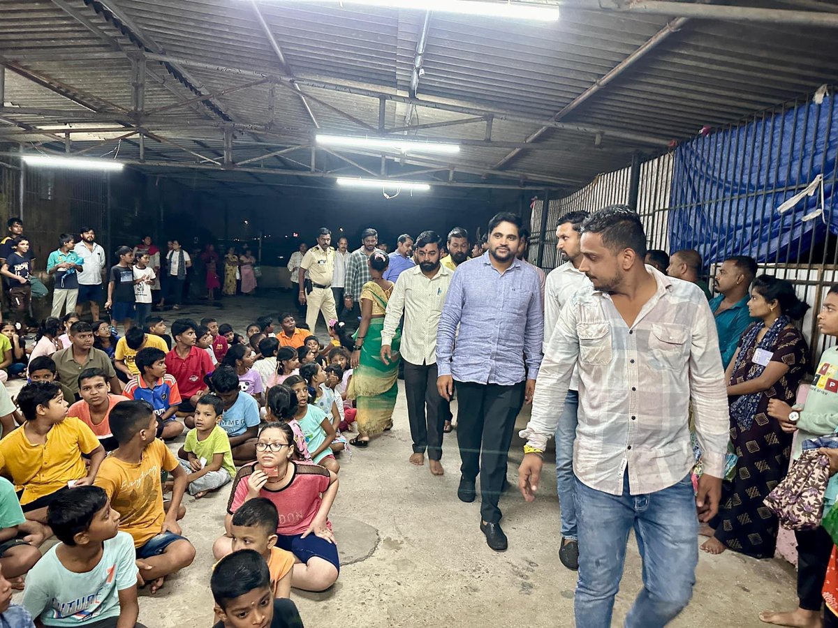 mg_7677's tweet photo. याठिकाणी उपस्थित राहुन विद्यार्थ्यांना माझ्या शुभहस्ते मोफत वह्या वाटप करण्यात आल्या. तसेच विद्यार्थ्यांना मार्गदर्शन केले व पुढील वाटचालीस शुभेच्छा ���िल्या.
@DrSEShinde https://t.co/u1sDqXqXLb