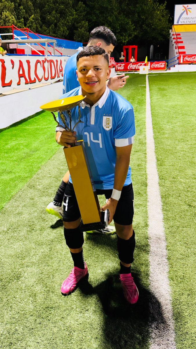 KikeAlmeida16's tweet photo. Feliz por mi primer título con la selección más hermosa del mundo🇺🇾, campeoness 🥇🇺🇾 https://t.co/uR63ctM9uI