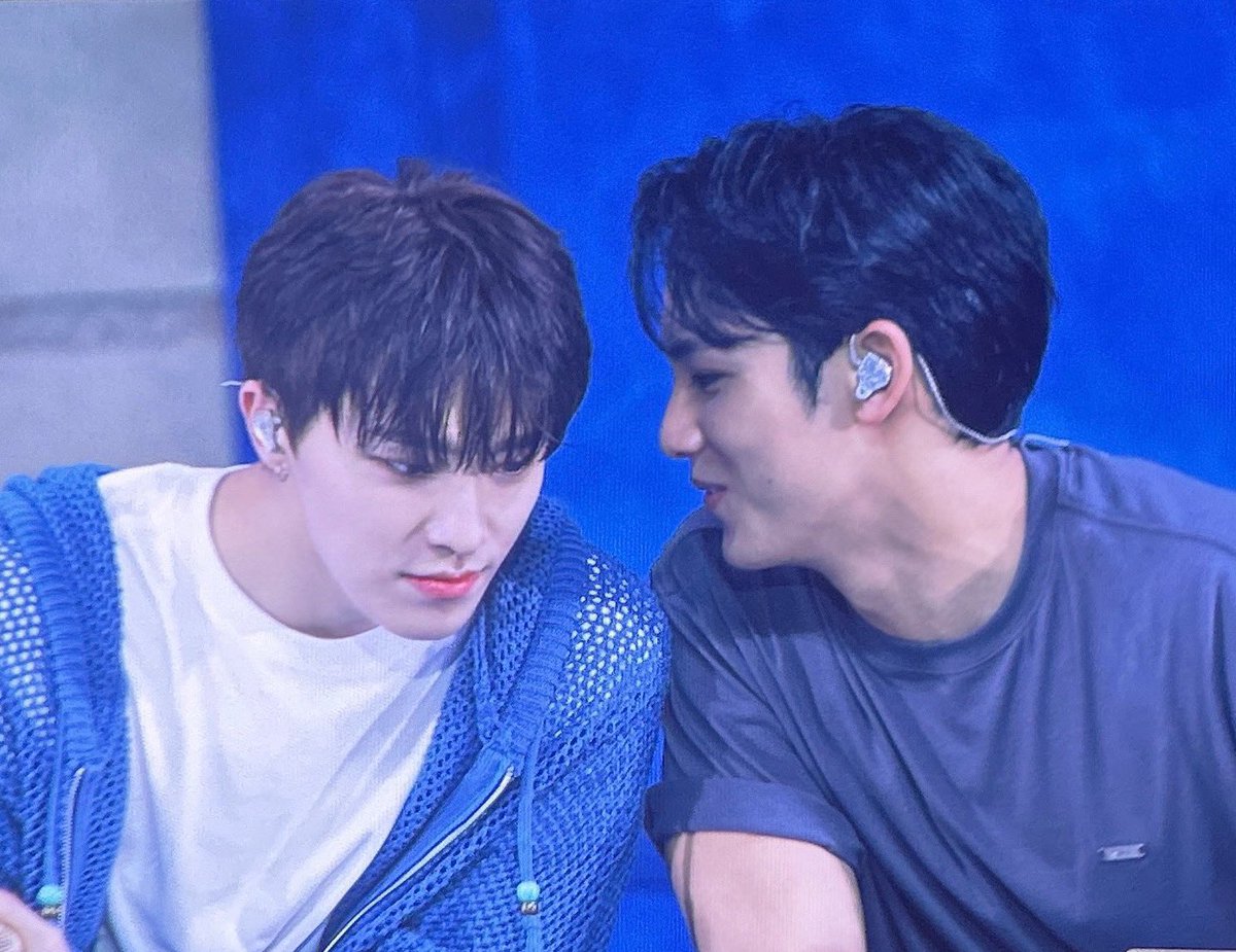 kanbinatog's tweet image. bf who laughs kahit hindi nakakatawa yung sinasabi ng bf niya 😝