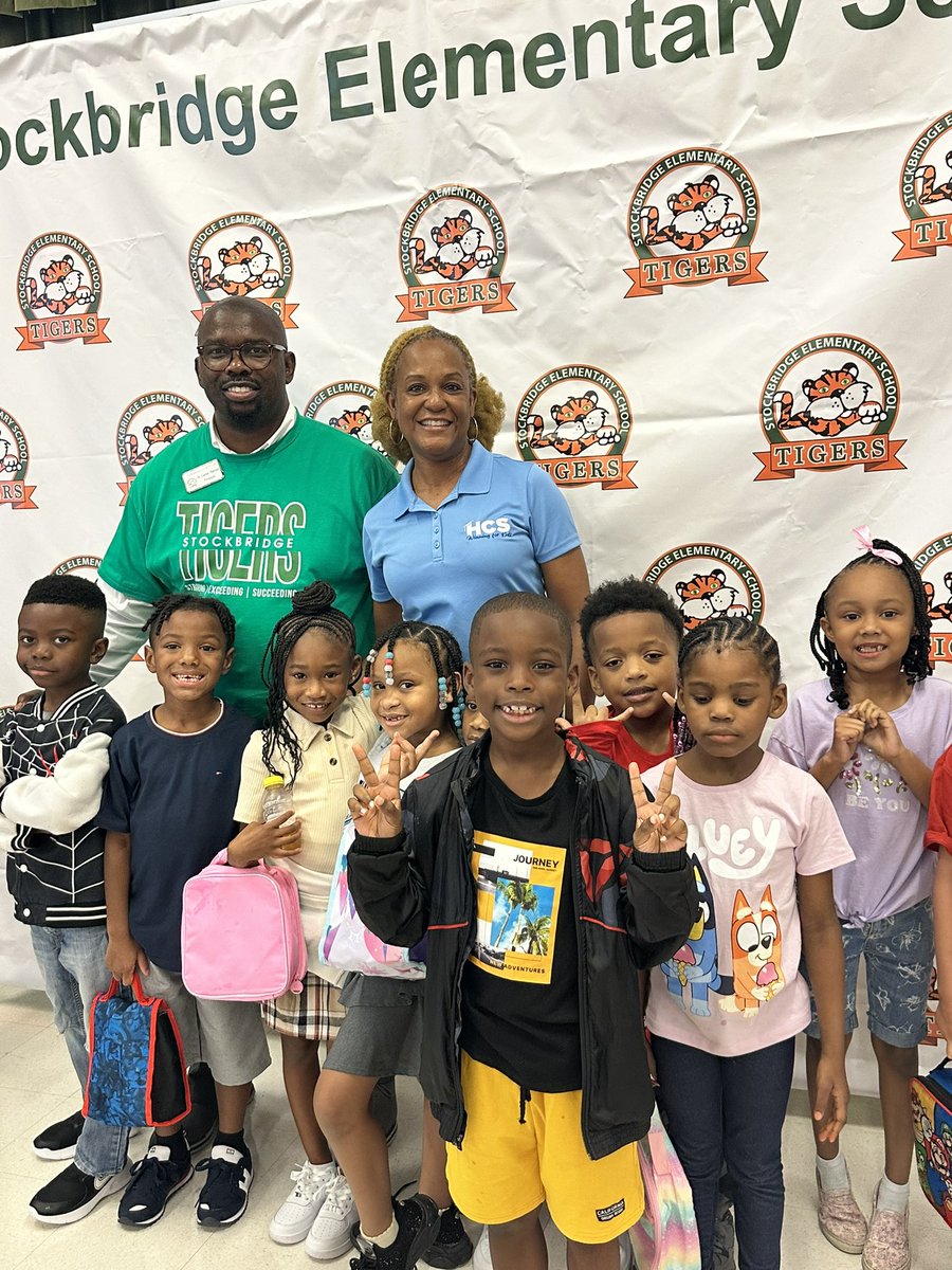 Conduct_HCS's tweet photo. Oooooh the children @SES_HC were ready #Day1!! They were so sweet and excited to learn!! An added bonus is when you see a former student!! #gameon #readydayone @MASuddeth @eduWatsonEric https://t.co/CydmFJDw7y