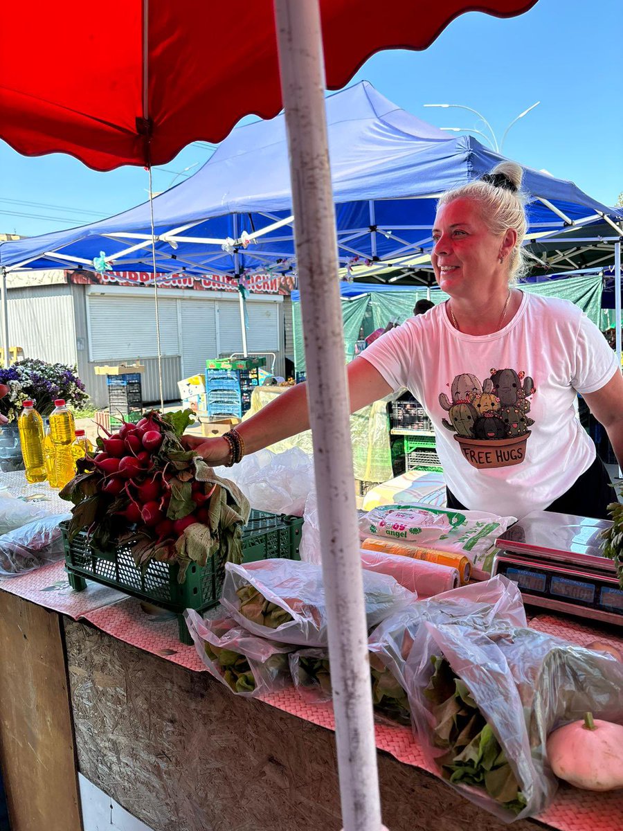 GEMmissions's tweet image. Radishes and salad greens grown from the #GEM #HGBF seed program are helping her support her family. Previously, she was a reseller who didn't earn much. Now, thanks to our seeds program, Ukrainians are able to create their own income. #ukraine #agriculture