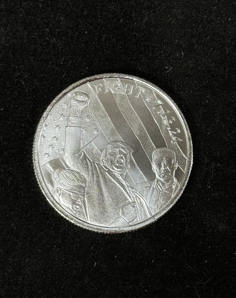 HallMarkRC's tweet image. Trump “Fight - 7.13.24” 1oz 999 AG Silver round.
“The White House” on reverse
Get them while they’re available! 
#HallMarkRareCoins #HMRC #TrumpFight-7.13.24 #silverbullion