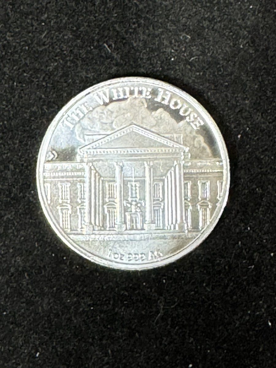 HallMarkRC's tweet image. Trump “Fight - 7.13.24” 1oz 999 AG Silver round.
“The White House” on reverse
Get them while they’re available! 
#HallMarkRareCoins #HMRC #TrumpFight-7.13.24 #silverbullion