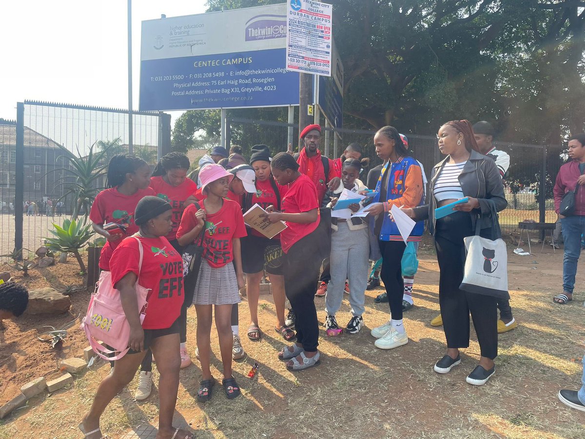 EFFYouthCommand's tweet photo. ♦️In Pictures♦️

EFF Students’ Command CSCT member, Buntu Mdubeki, leading the Mass Recruitment Campaign at EThekwini College Centec Campus. 

#EFFSC100KMembershipCampaign 
#JoinEFFSC https://t.co/ov1xjP8UyV