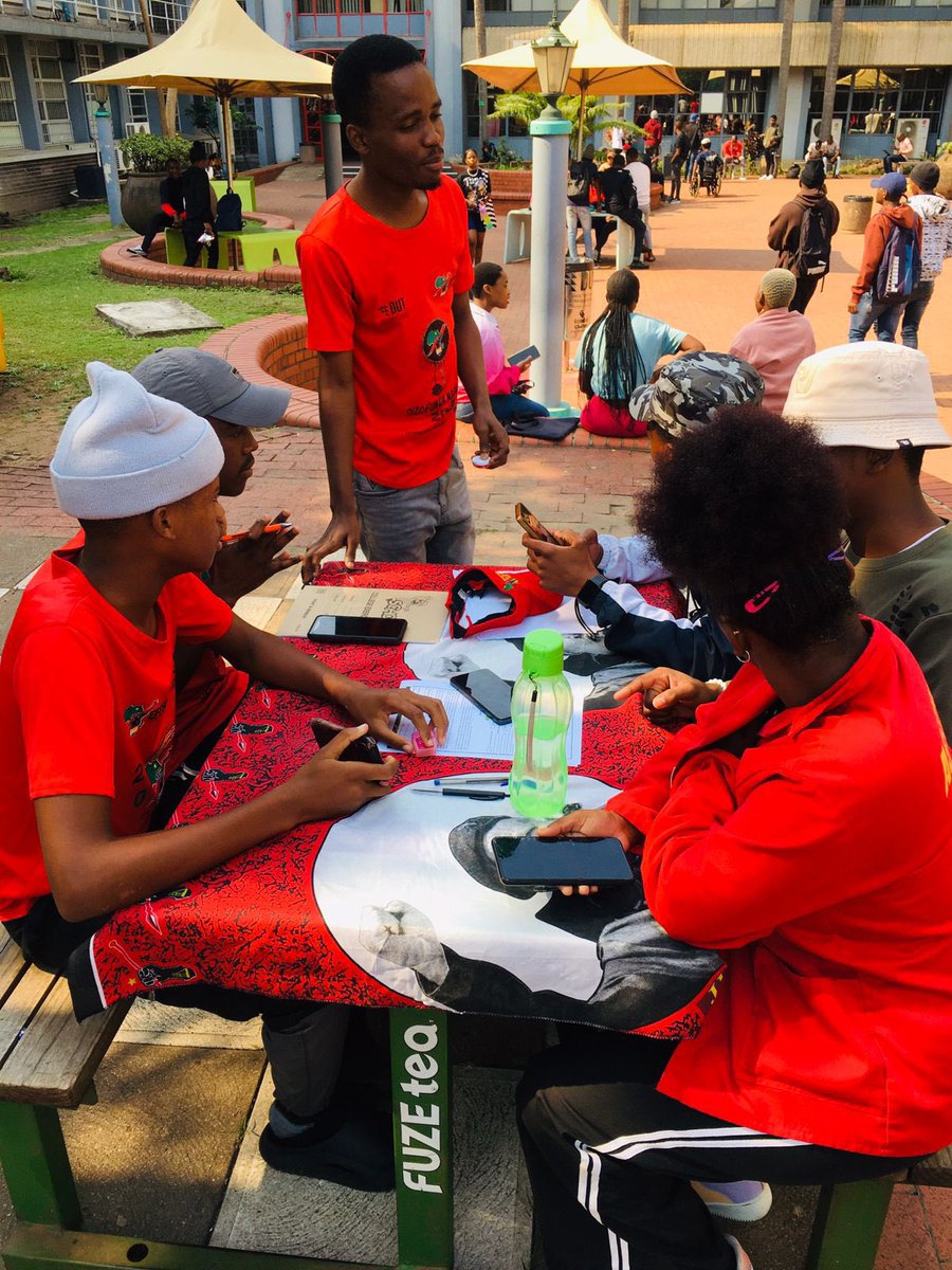 EFFYouthCommand's tweet photo. ♦️In Pictures♦️

EFF Students’ Command CSCT member, Buntu Mdubeki, leading the Mass Recruitment Campaign at EThekwini College Centec Campus. 

#EFFSC100KMembershipCampaign 
#JoinEFFSC https://t.co/ov1xjP8UyV