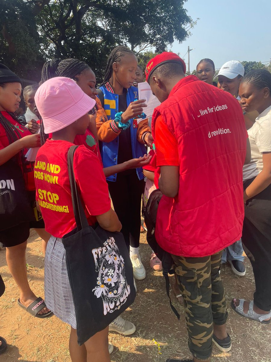 EFFYouthCommand's tweet photo. ♦️In Pictures♦️

EFF Students’ Command CSCT member, Buntu Mdubeki, leading the Mass Recruitment Campaign at EThekwini College Centec Campus. 

#EFFSC100KMembershipCampaign 
#JoinEFFSC https://t.co/ov1xjP8UyV