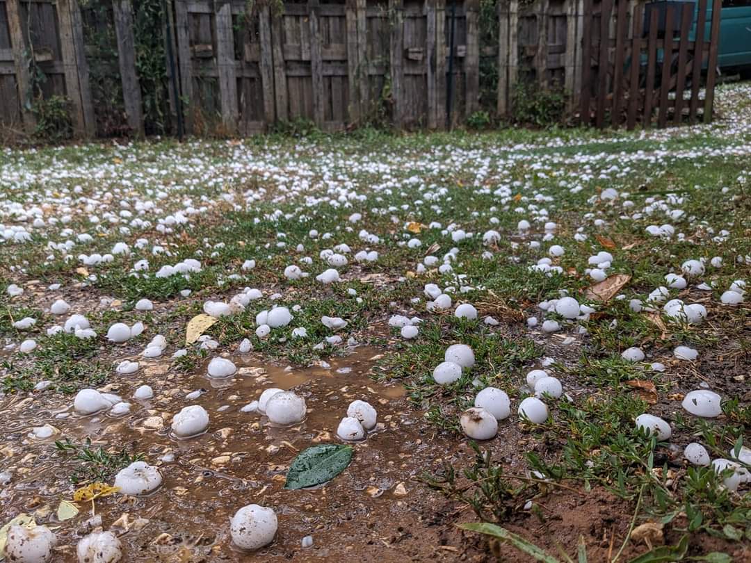 Après l'#orage de #grêle à Robiac dans le #Gard...

Photo : Cédric Williame pour <a href="/MeteoLanguedoc/">Météo Languedoc</a>