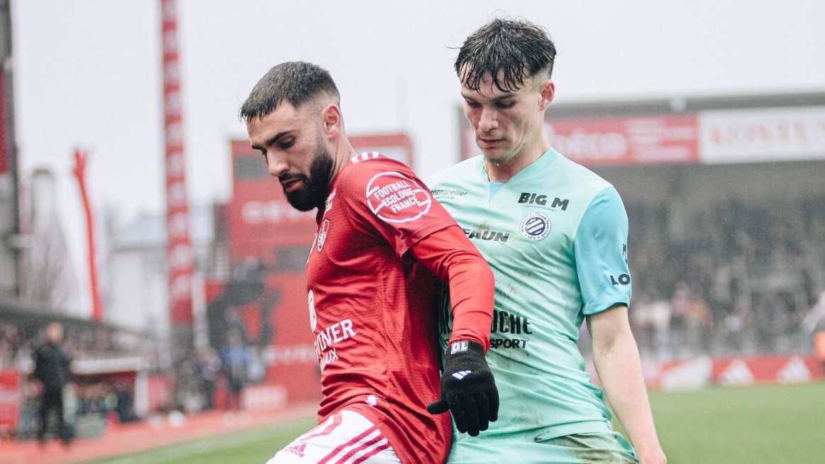80 % des Français auraient une image positive du #football professionnel s’il se tournait vers la #durabilité. ⚽️ 
➡️ Mise en place du tri sélectif, rénovation énergétique du centre d’entraînement… 
En savoir plus dans #ADEMEMagazine 👉infos.ademe.fr/magazine-juill…