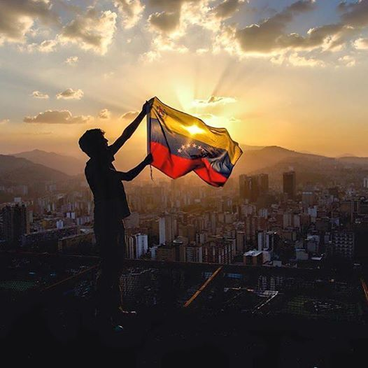 #VenezuelaLibre hay una luz al final del camino, Dios está con ustedes