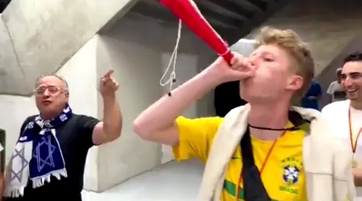 CaioCorraini's tweet photo. sextou pra caralho meus bacanos https://t.co/8fPXNblE2Z