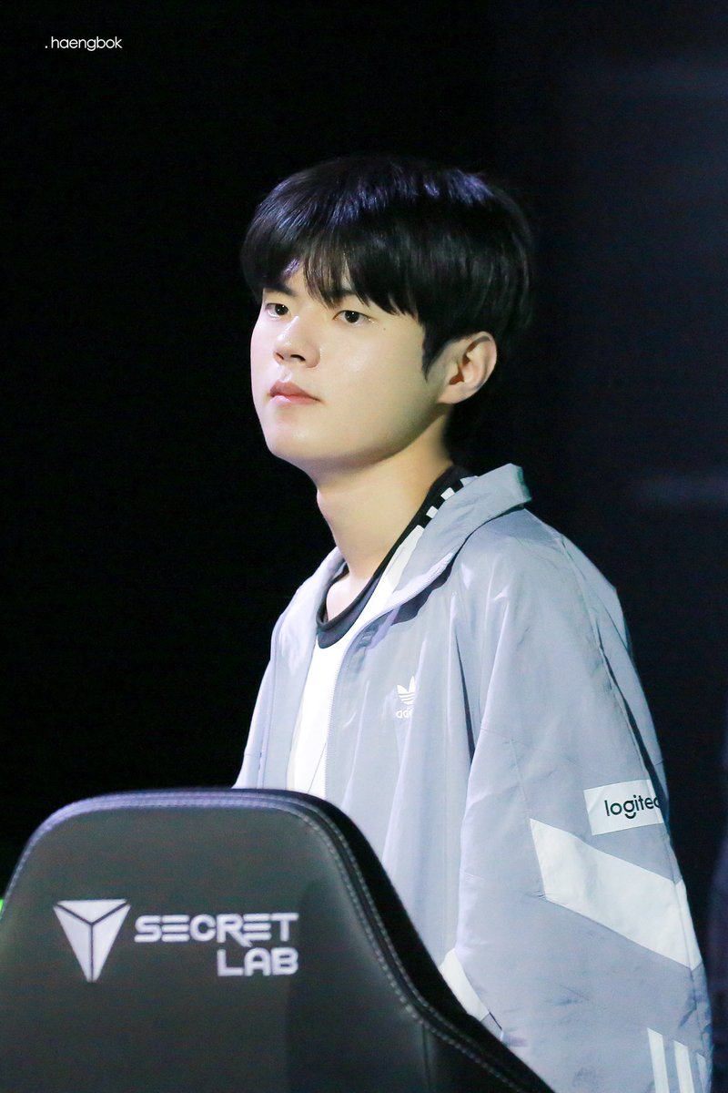 DelynaDeft's tweet photo. @haengbokhk Hello, I'm Delyna, can I use these photos to organize gift distribution for everyone when I open Deft's birthday event next October? https://t.co/WqumUhZ5iX