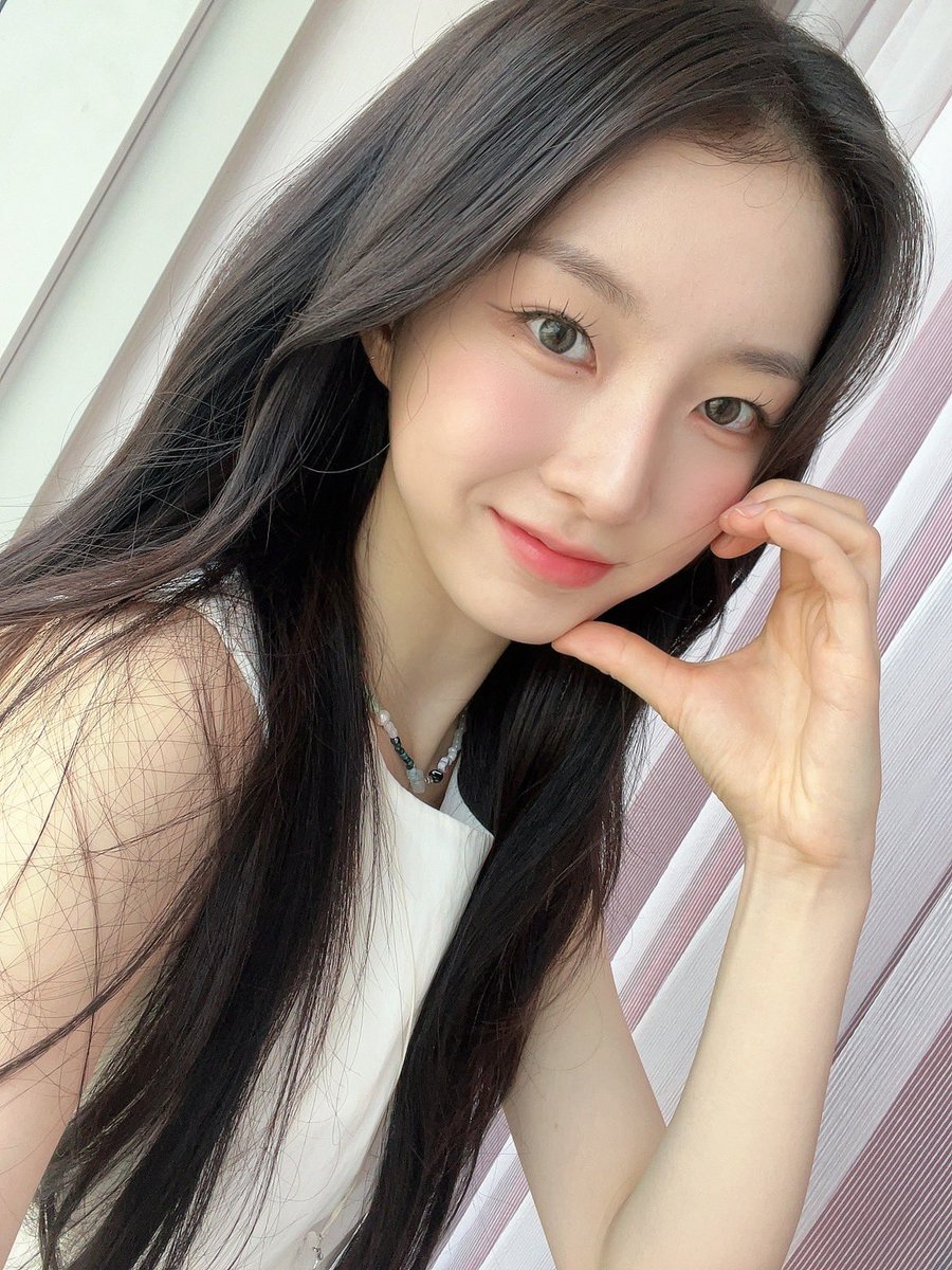 CUBE_LIGHTSUM's tweet photo. [#주현] 컴백 D-4! 🩵 얼른 만나쟈 😉 https://t.co/iJJ2WcrhSZ