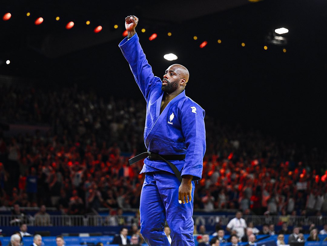 MMArena_'s tweet photo. LE MEILLEUR DE TOUS LES TEMPS 🇫🇷🥇🥇🥇 https://t.co/WyehZR8rF9