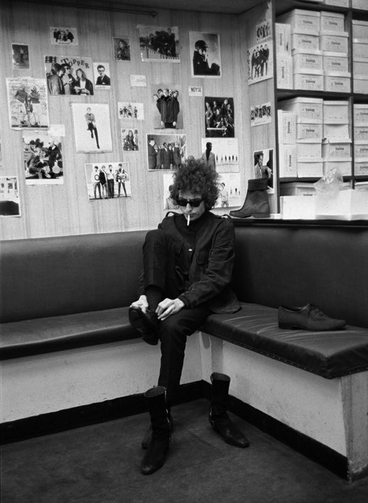 smokingsexxtion's tweet photo. bob dylan shops for new shoes, 1966 https://t.co/Kpoy92fT5Q