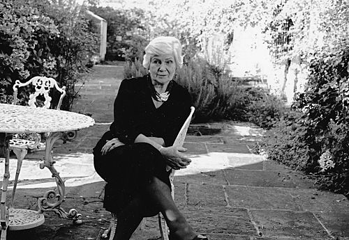 “I would’ve loved to be a bohemian, but it was too expensive.” —Jane Gardam buff.ly/3uVnVZv