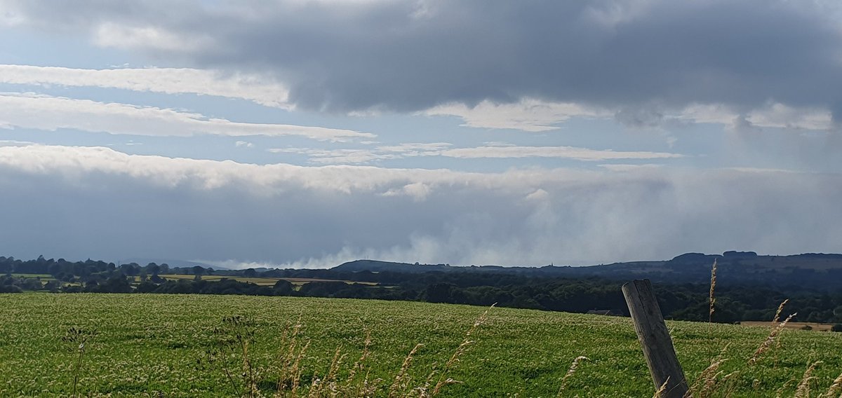 HannahCross24's tweet photo. @WYFRS Taken from Cumberworth about half an hour ago 😔 https://t.co/3ycxqNhVjG