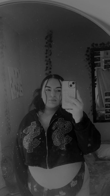 Happy Friday💋 https://t.co/D3hrvD3Wqn<a href="/tag/imaceleb"class="tags"><span>#imaceleb</span></a><a href="/tag/onlyfans"class="tags"><span>#onlyfans</span></a><a href="/tag/holidaydeals"class="tags"><span>#holidaydeals</span></a>