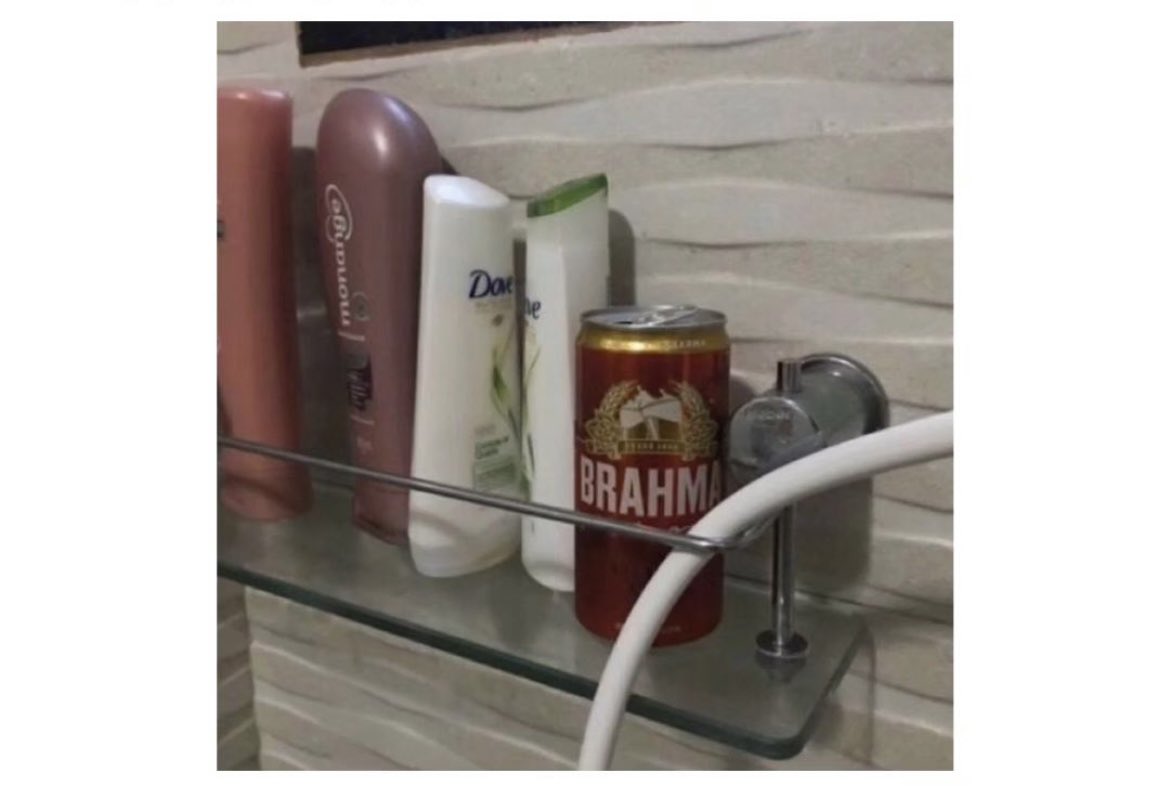 obutiquim's tweet photo. aqui tomando banho https://t.co/iR8EWOra9n