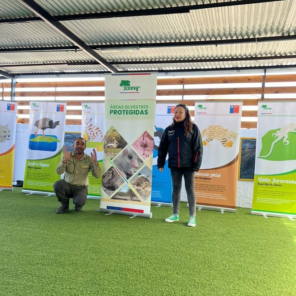 conaf_tarapaca's tweet photo. Visitamos la Escuela de Lenguaje Nuevo Inti para enseñar a sus alumnos sobre la fauna silvestre 🦩 que habita nuestra región, enmarcado en el proceso de Certificación Ambiental de Establecimientos Educacionales #SNCAE 🌎🌱 https://t.co/ugQf21G0Ej