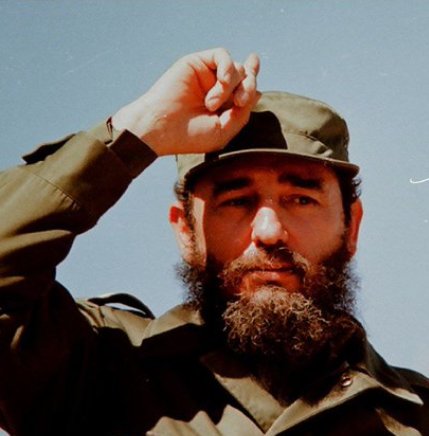 #Fidel:Los medios más sofisticados desarrollados por la tecnología, utilizados para matar seres humanos y someter a los pueblos o exterminarlos, se emplean hoy contra los venezolanos, pretendiendo hacer trizas las ideas de Bolívar y Martí
#FidelPorSiempre 
#VenezuelaVenceSiempre