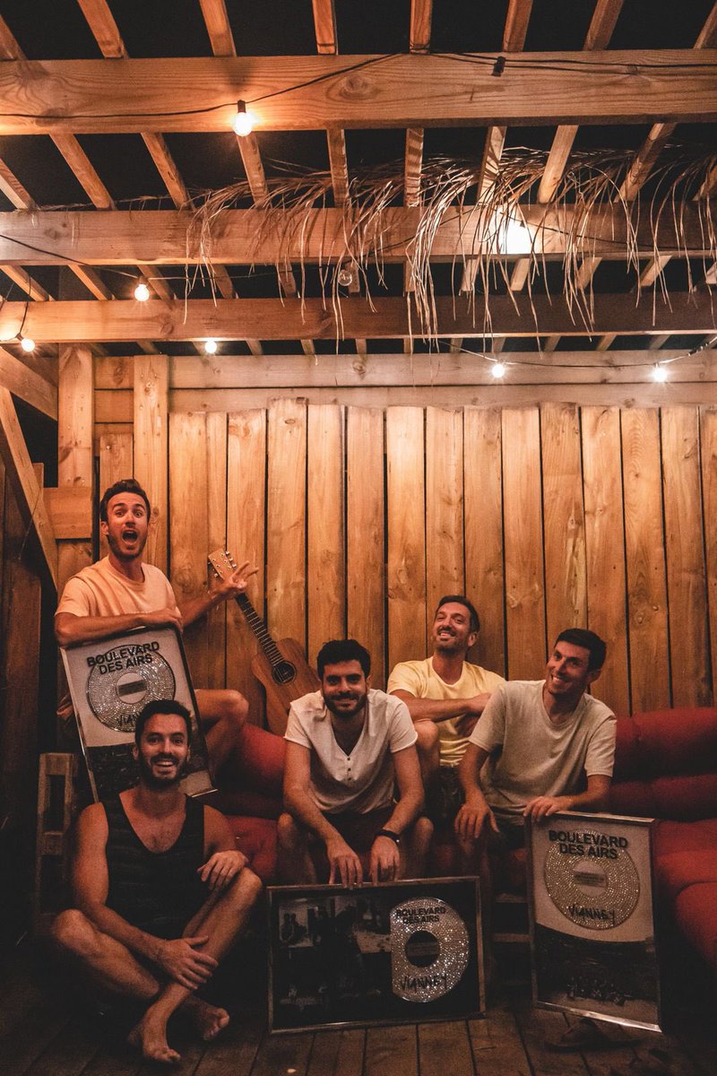 🤩 Alors que nous sommes en pleine création du nouvel album, « Allez reste » est devenu disque de diamant ! 

Tellement d’images, de moments, de sourires, de voix, de lieux associés à cette chanson…🥰

Merci d’être là ! On a tellement hâte de vous retrouver…