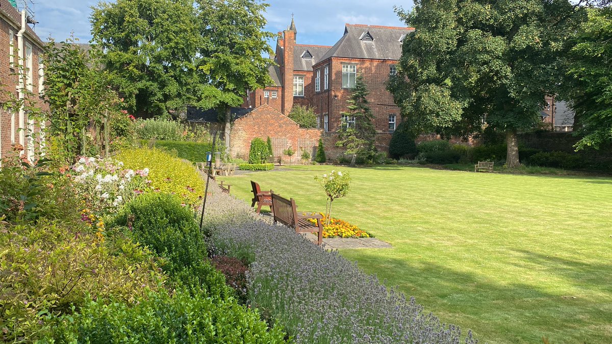 Have a wonderful weekend everyone and enjoy these lovely summer days. 🌷 ☀️ 🍹