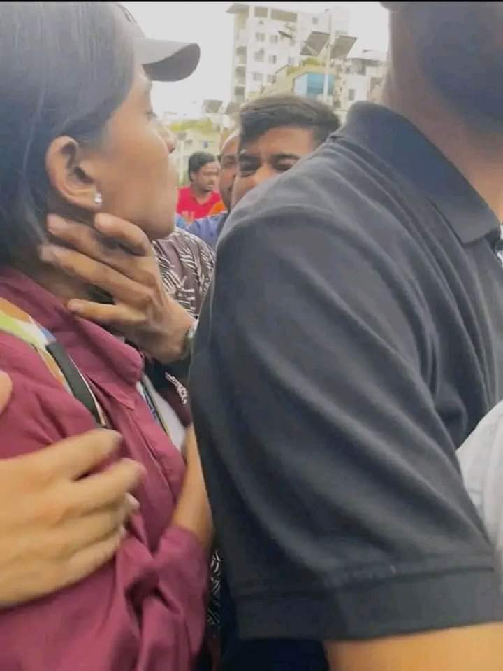 helpBDstu24's tweet photo. BSL ARE ATTACKING YOUTH REGARDLESS OF GENDER, AGE AND MOTIFS.

#SaveBangladeshiStudents  
#AlJazeera 
#CNNInternational 
#AllEyesonBangladesh 
@TimesNow 
@AlJazeeraWorld 
#saveBangladesh 
@PinakiTweetsBD 
@dailystarnews 
#TheGuardian https://t.co/65Sa0XvaoA